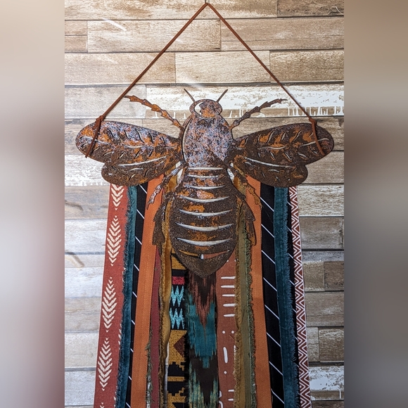 NWT Handcrafted Rustic Metal Honey Bee Wall Hanging - Picture 5 of 7